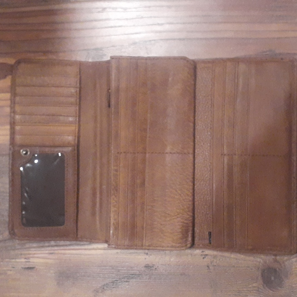 Large Trifold Roots Leather Wallet - Picture 3 of 4